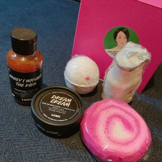 ラッシュ(LUSH)の（お買い得）LUSHセット シャワージェル.ドリームクリーム.石鹸.バスボム2個(入浴剤/バスソルト)