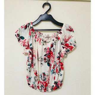 ベルシュカ(Bershka)の専用！！ベルシュカ　花柄トップス(Tシャツ(半袖/袖なし))