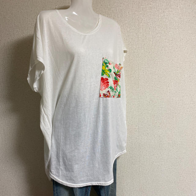 Tシャツ　カットソー　ビッグサイズ　胸ポケット　ゆる　白T レディースのトップス(Tシャツ(半袖/袖なし))の商品写真