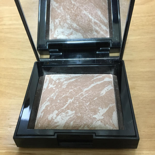 bareMinerals(ベアミネラル)のベアミネラル  インビジブル グロー フェア ライト  コスメ/美容のベースメイク/化粧品(フェイスパウダー)の商品写真