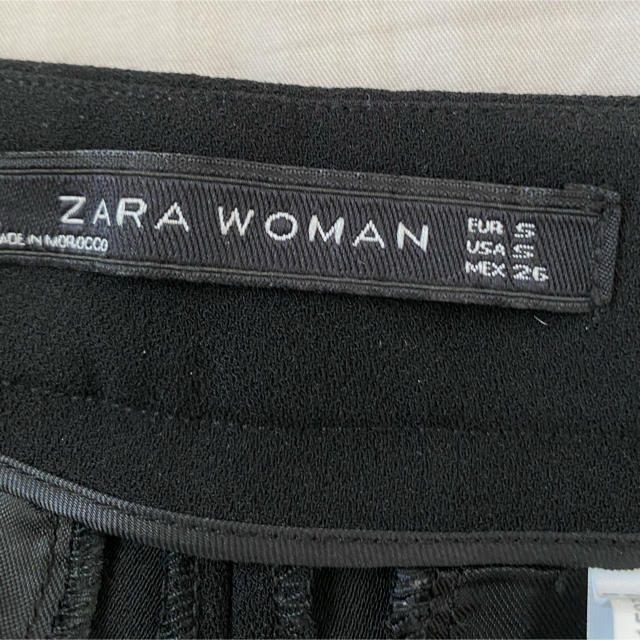 ZARA(ザラ)のZARAブラックフリルパンツ　お値下げ レディースのパンツ(クロップドパンツ)の商品写真