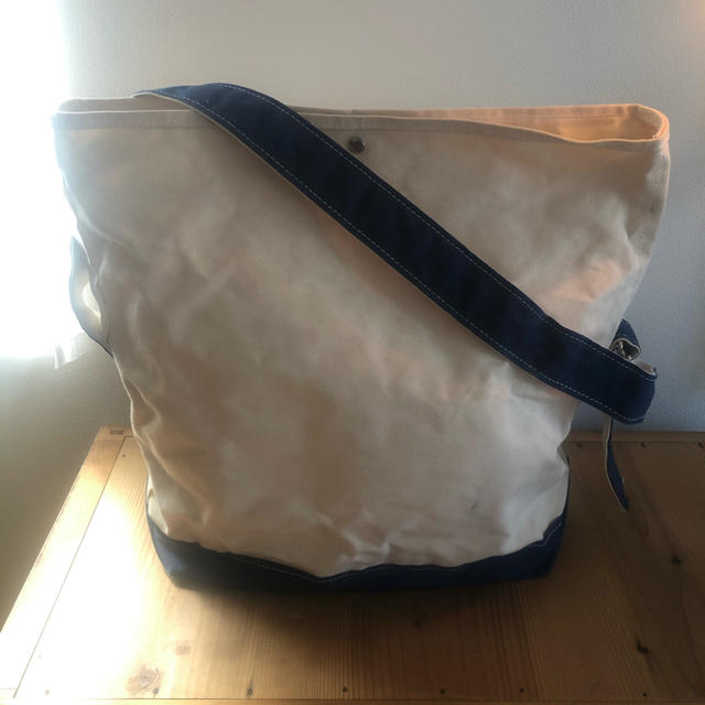YAECA(ヤエカ)の【美品】TEMBEA Messenger Bag Large テンベア メンズのバッグ(トートバッグ)の商品写真