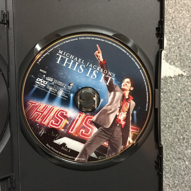 THIS IS IT マイケルジャクソン タワーレコード限定仕様 DVD エンタメ/ホビーのDVD/ブルーレイ(舞台/ミュージカル)の商品写真