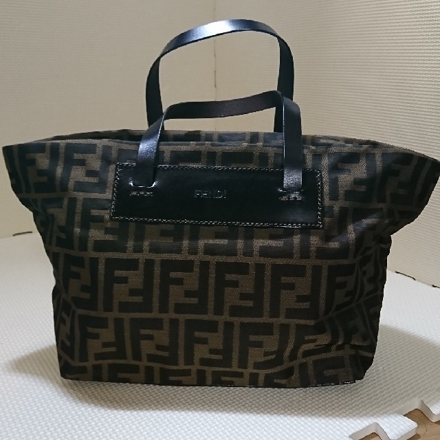 バッグFENDI ズッカ柄 ハンドバッグ