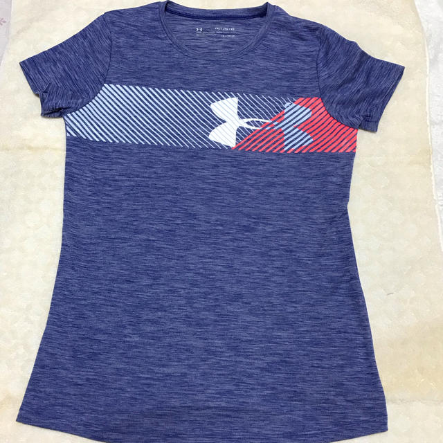 UNDER ARMOUR(アンダーアーマー)のアンダーアーマー  Tシャツ レディースのトップス(Tシャツ(半袖/袖なし))の商品写真