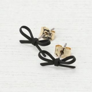 アネモネ(Ane Mone)のANEMONE マットペイントのループリボンピアス　black(ピアス)