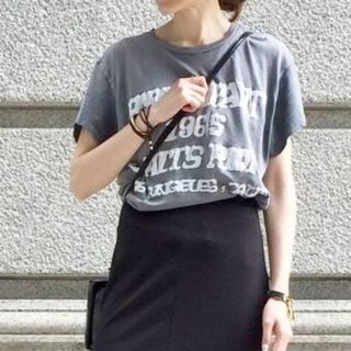 アパルトモンドゥーズィエムクラス(L'Appartement DEUXIEME CLASSE)の新品■MADE WORN■WATTS RIOT Tシャツ■グレー■アパルトモン(Tシャツ(半袖/袖なし))