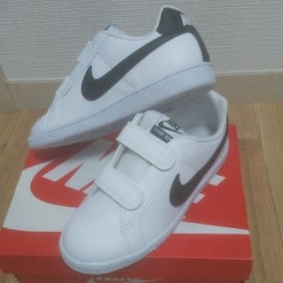 ナイキ(NIKE)のNIKE コートロイヤル  19cm   新品未使用！(スニーカー)