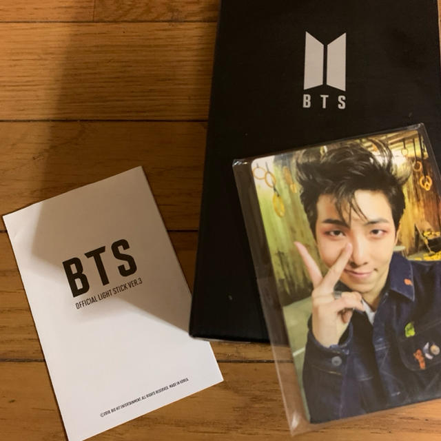 BTS official light stick ver.3 アミボム3 エンタメ/ホビーの声優グッズ(ペンライト)の商品写真