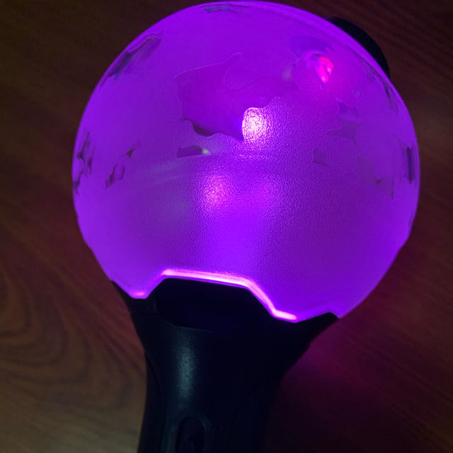 BTS official light stick ver.3 アミボム3 エンタメ/ホビーの声優グッズ(ペンライト)の商品写真