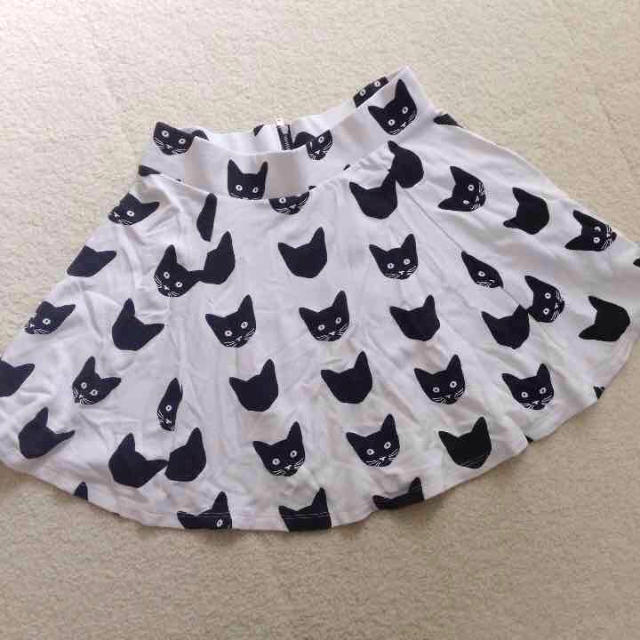 H&M(エイチアンドエム)のネコ柄 フレア スカート レディースのスカート(ミニスカート)の商品写真
