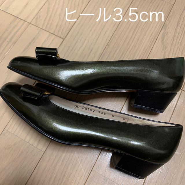 Salvatore Ferragamo(サルヴァトーレフェラガモ)のフェラガモ リボンパンプス レディースの靴/シューズ(ハイヒール/パンプス)の商品写真