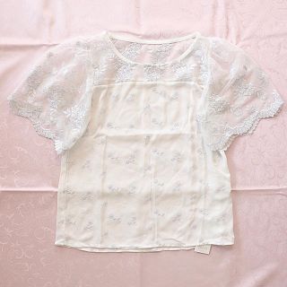 トッコ(tocco)の新品タグ付き♡︎ tocco フラワーレースシースルートップス(カットソー(半袖/袖なし))