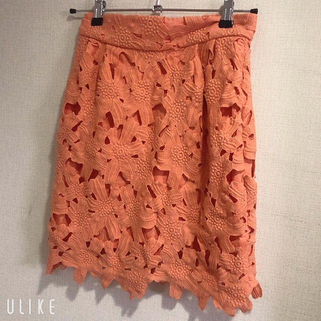 Lily Brown(リリーブラウン)のリリーブラウン　オレンジ　レーススカート  レディースのスカート(ひざ丈スカート)の商品写真