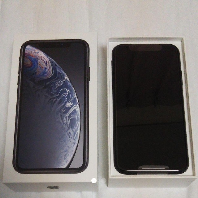 iPhone XR Black 64 GB au