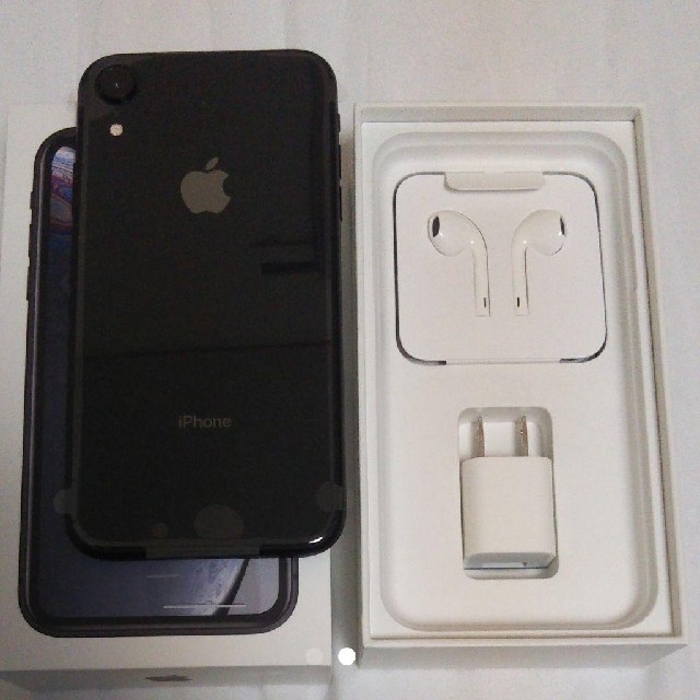 iPhone(アイフォーン)のiPhone XR Black 64 GB au スマホ/家電/カメラのスマートフォン/携帯電話(スマートフォン本体)の商品写真