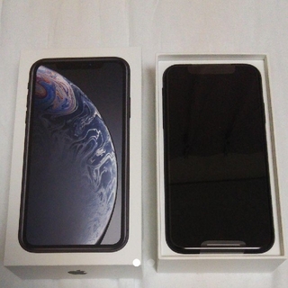 アイフォーン(iPhone)のiPhone XR Black 64 GB au(スマートフォン本体)