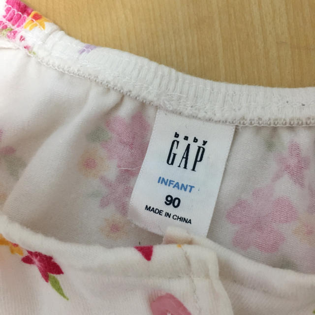 babyGAP(ベビーギャップ)のGAP ワンピース 花柄 キッズ/ベビー/マタニティのキッズ服女の子用(90cm~)(ワンピース)の商品写真