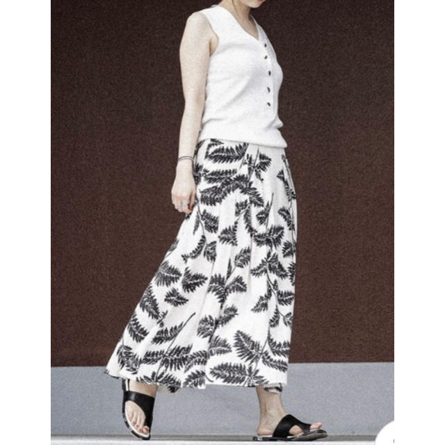 CAPRICIEUX LE'MAGE(カプリシューレマージュ)のカプリシューレマージュ✨リーフ柄スカート レディースのスカート(ロングスカート)の商品写真