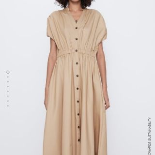 ザラ(ZARA)の新品！未使用！♥️ZARA♥️ギャザーディテール入りミディ丈ワンピース。Ｓ。(ロングワンピース/マキシワンピース)