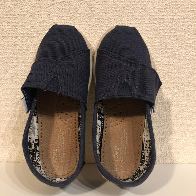 TOMS(トムズ)のTOMS スリッポン　試着のみ　17 キッズ/ベビー/マタニティのキッズ靴/シューズ(15cm~)(スリッポン)の商品写真