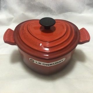 ルクルーゼ(LE CREUSET)のル・クルーゼ ココット・ダムール チェリーレッド ハート型 ホーロー鍋 (鍋/フライパン)