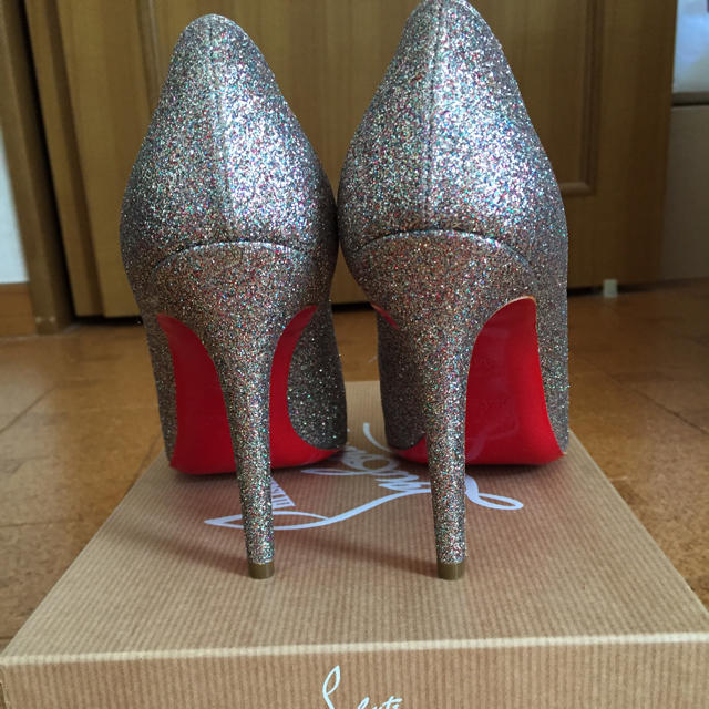 Christian Louboutin(クリスチャンルブタン)のみーっ☆様専用♡限定値下げ♡ルブタン グリッターパンプス レディースの靴/シューズ(ハイヒール/パンプス)の商品写真