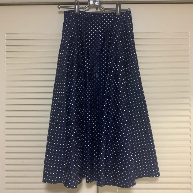 UNIQLO(ユニクロ)のUNIQLO✨フロントボタンサーキュラースカート(ドット) レディースのスカート(ひざ丈スカート)の商品写真