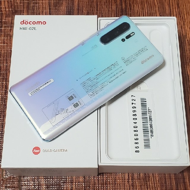 NTTdocomo(エヌティティドコモ)の新品未使用 HUAWEI P30 Pro HW-02L ブリージングクリスタル スマホ/家電/カメラのスマートフォン/携帯電話(スマートフォン本体)の商品写真