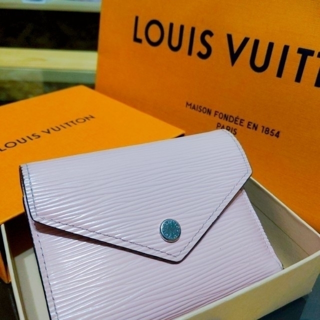 LOUIS VUITTON(ルイヴィトン)のルイヴィトン　レディース財布　エピ レディースのファッション小物(財布)の商品写真