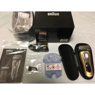 ブラウン(BRAUN)の★新品未使用 ブラウン シリーズ９ シェーバー 9299cc 全自動洗浄器 金色(メンズシェーバー)