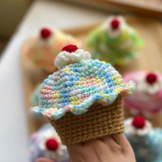 カップケーキ アクリルたわし(パープル グリーン) カップケーキ アクリルたわし(パープル グリーン)