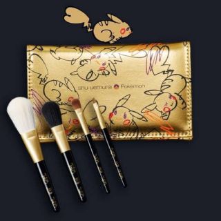 シュウウエムラ(shu uemura)のシュウウエムラ　ピカシュウ プレミアム ブラシ セット　ポケモン（限定品）(ブラシ・チップ)