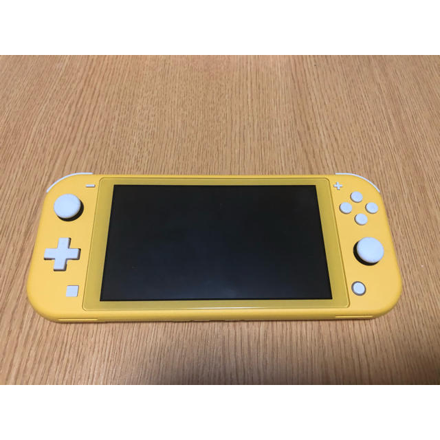 Nintendo Switch - Switch light イエローの通販 by まむ｜ニンテンドースイッチならラクマ 正規品特価