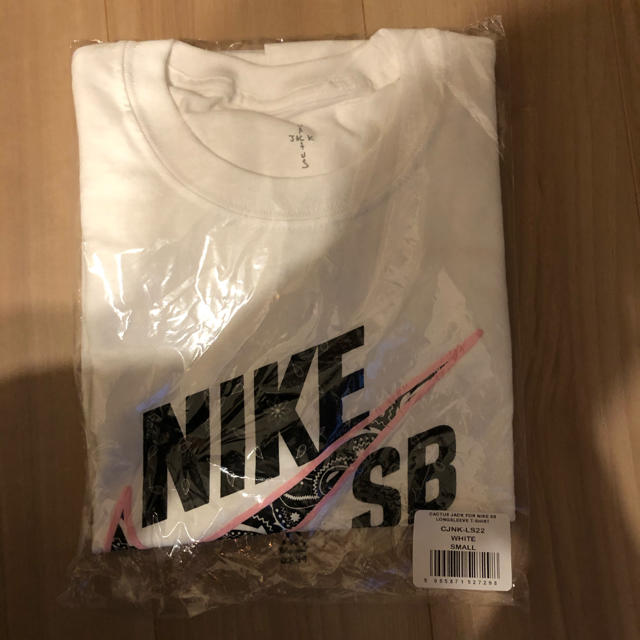 NIKE(ナイキ)の【新品】　Nike SB Travis Scott ロンT Sサイズ メンズのトップス(Tシャツ/カットソー(七分/長袖))の商品写真