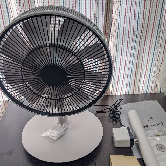 BALMUDA(バルミューダ)のアムロさん専用 バルミューダ  EGF-1600-WK(ホワイト×ブラック) スマホ/家電/カメラの冷暖房/空調(扇風機)の商品写真