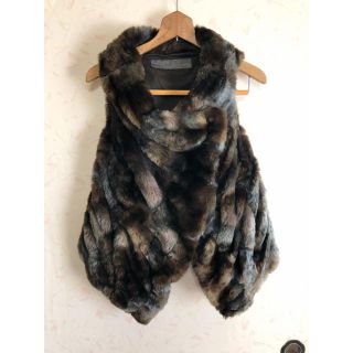 ザラ(ZARA)のZARA ファーベスト　美品　値下げ！(毛皮/ファーコート)