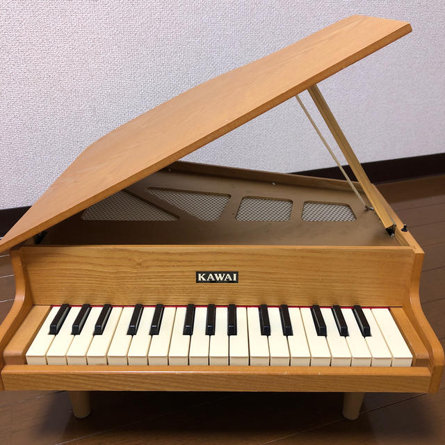 KAWAI グランドトイピアノ(木目)32鍵盤 キッズ/ベビー/マタニティのおもちゃ(楽器のおもちゃ)の商品写真