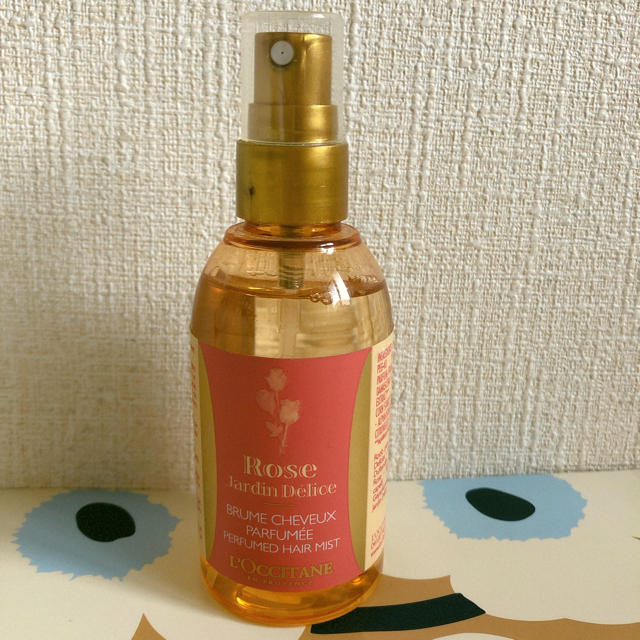 L'OCCITANE(ロクシタン)の《限定品》ロクシタン　ローズヘアミスト コスメ/美容のヘアケア/スタイリング(ヘアウォーター/ヘアミスト)の商品写真