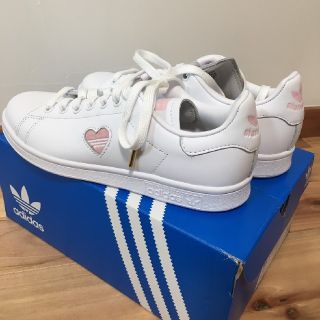 アディダス(adidas)の【新品】adidas スタンスミスハート（ホワイト:23㎝）(スニーカー)