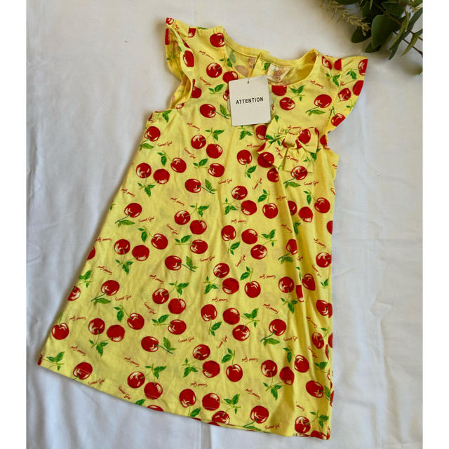 【新品】女の子ワンピース、🍒、120 キッズ/ベビー/マタニティのキッズ服女の子用(90cm~)(ワンピース)の商品写真