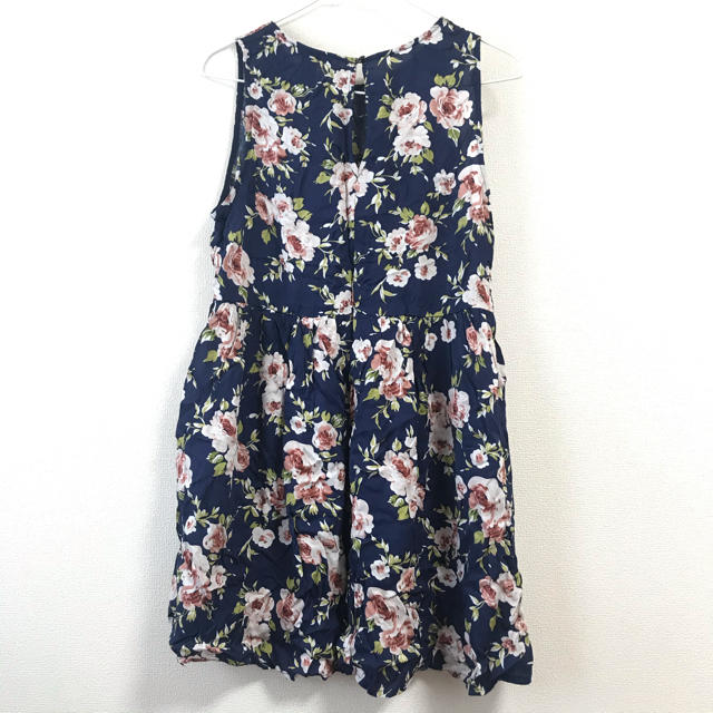 FOREVER 21(フォーエバートゥエンティーワン)の【新品】花柄ワンピース レディースのワンピース(ひざ丈ワンピース)の商品写真