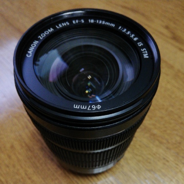 EF-S 18-135mm F3.5-5.6 IS STM スマホ/家電/カメラのカメラ(レンズ(ズーム))の商品写真