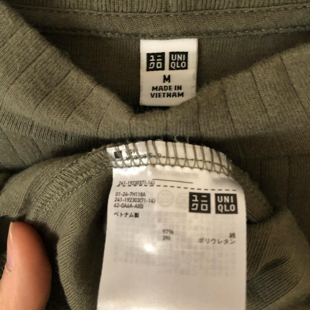 UNIQLO(ユニクロ)のNorah様専用　UNIQLO リブハイネックT 長袖 レディースのトップス(カットソー(長袖/七分))の商品写真