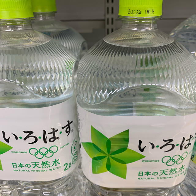 コカ・コーラ(コカコーラ)のい・ろ・は・す 2L [6本] 食品/飲料/酒の飲料(ミネラルウォーター)の商品写真