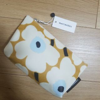 マリメッコ(marimekko)のmarimekko　マリメッコ　ウニッコ　ポーチ　新品　撥水加工(ポーチ)