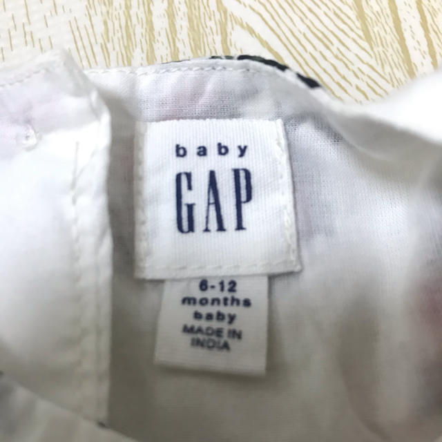 GAP Kids(ギャップキッズ)の【新品】白地花柄チュニック キッズ/ベビー/マタニティのベビー服(~85cm)(シャツ/カットソー)の商品写真