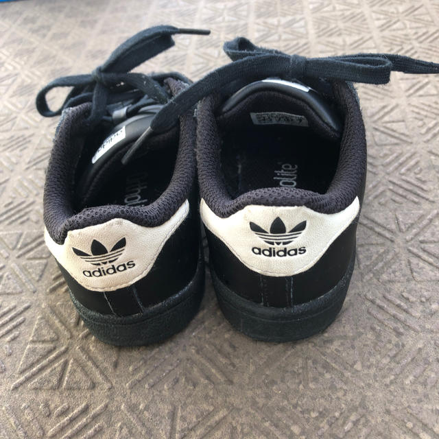 adidas(アディダス)のadidas 子供靴 キッズ/ベビー/マタニティのキッズ靴/シューズ(15cm~)(スニーカー)の商品写真