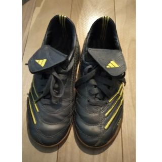 アディダス(adidas)のタイムセール!！アディダス  フットサルシューズ 19㎝(シューズ)