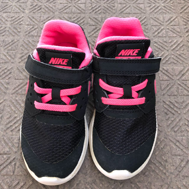 NIKE(ナイキ)のNIKE 子供靴 キッズ/ベビー/マタニティのキッズ靴/シューズ(15cm~)(スニーカー)の商品写真